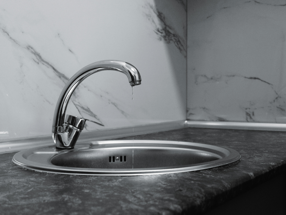 Kitchen sink with no working water